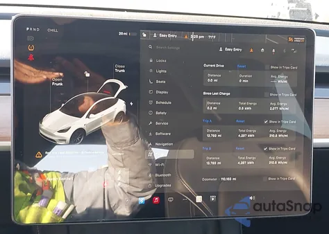 2022 Tesla Model Y Long Range Dual Motor All-Wheel Drive z USA, uszkodzony, nr VIN 7SAYGDEE0NF363789